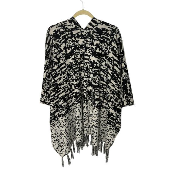 Vera Wang shawl/cover up one size fits all - Picture 5 of 6